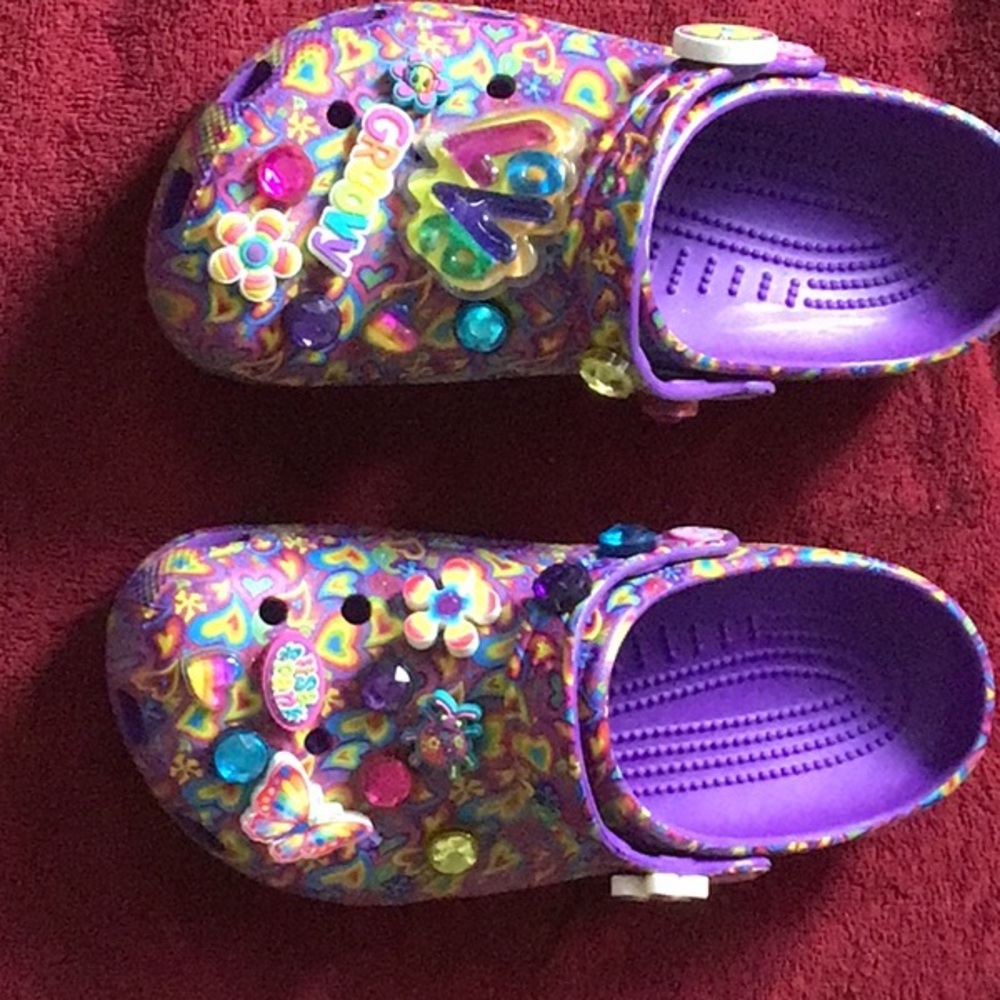 COPY - Lisa Frank CROCS size: W8/M6 Only worn a handful of times. Very nice con…